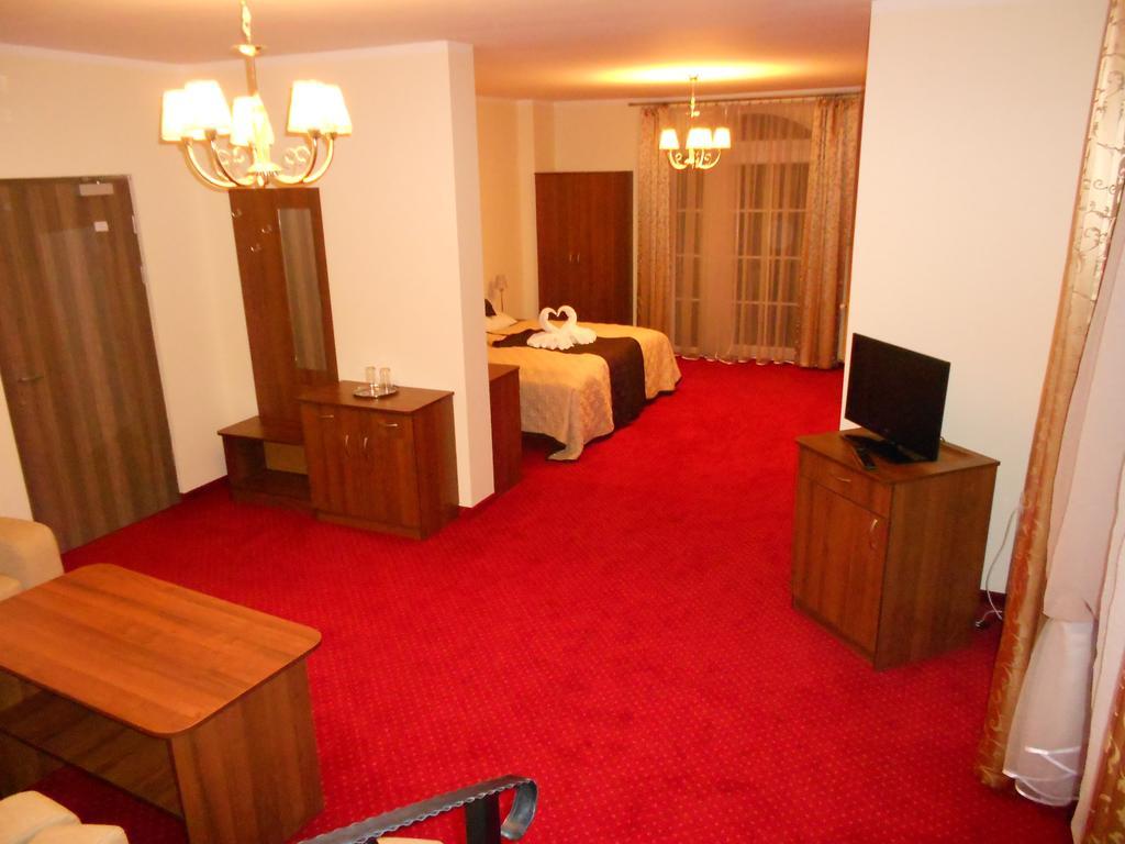 Pokoje Goscinne Viktorjan Raszowa Quarto foto