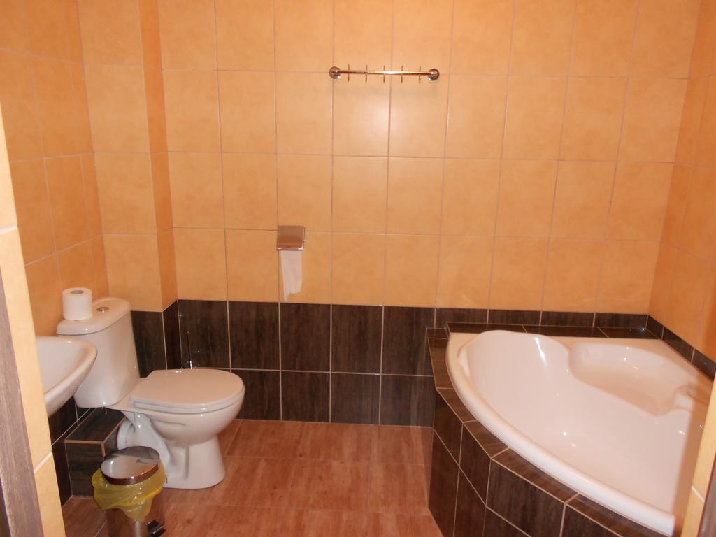 Pokoje Goscinne Viktorjan Raszowa Quarto foto