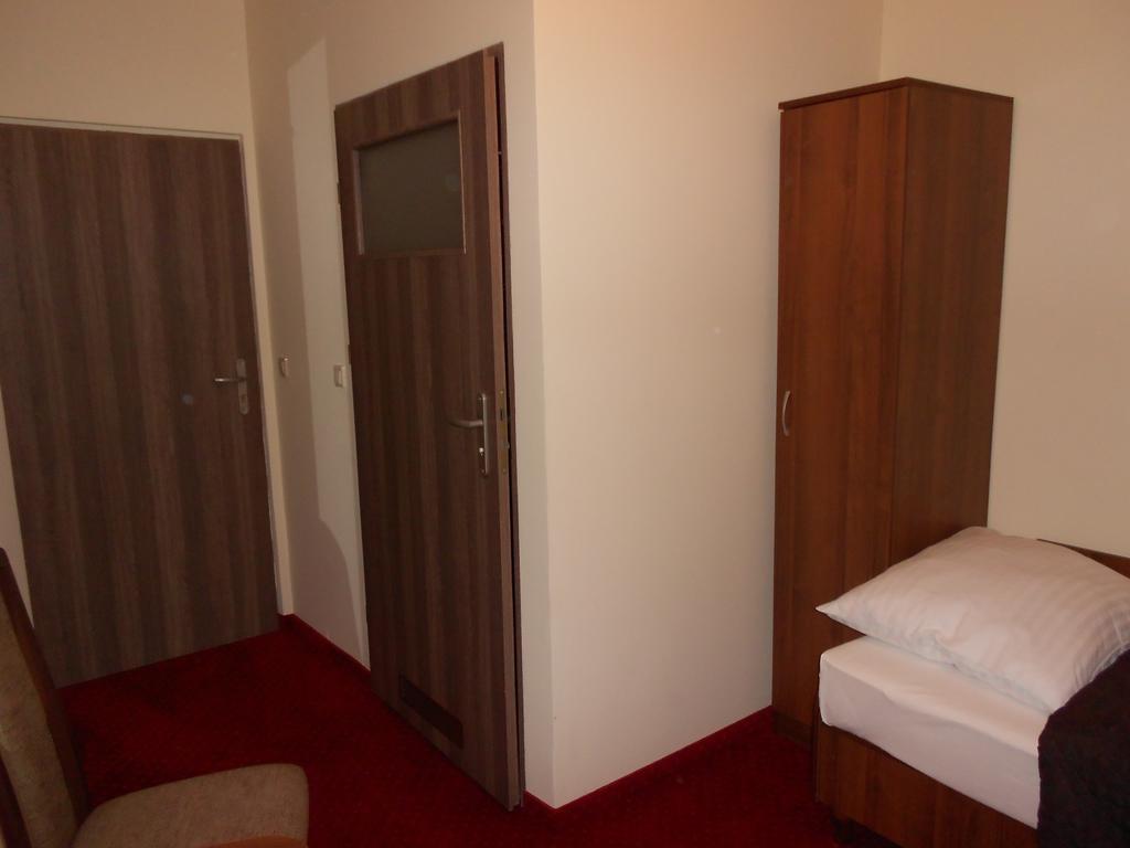 Pokoje Goscinne Viktorjan Raszowa Quarto foto