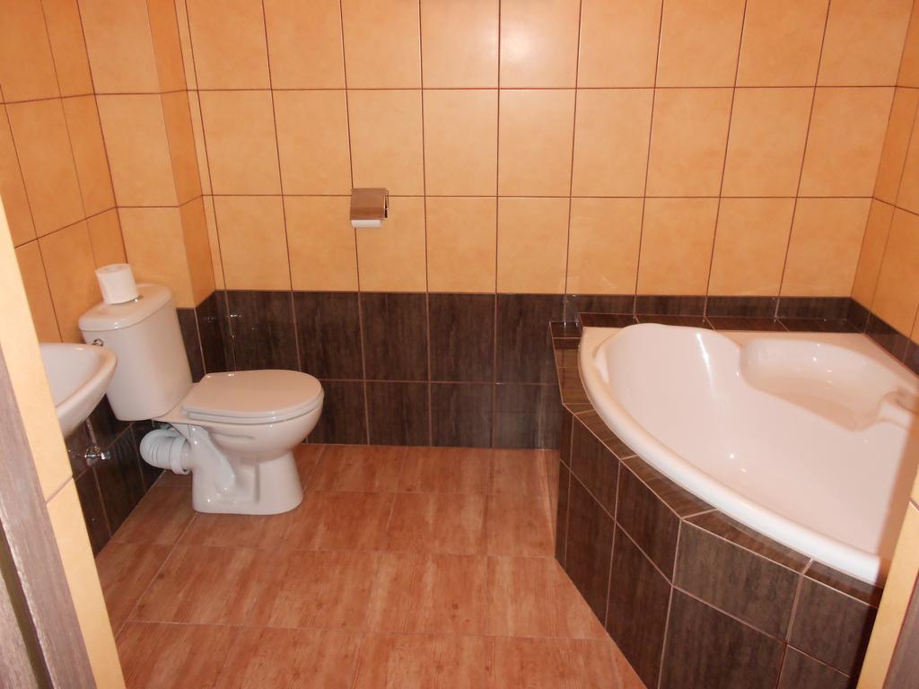 Pokoje Goscinne Viktorjan Raszowa Quarto foto